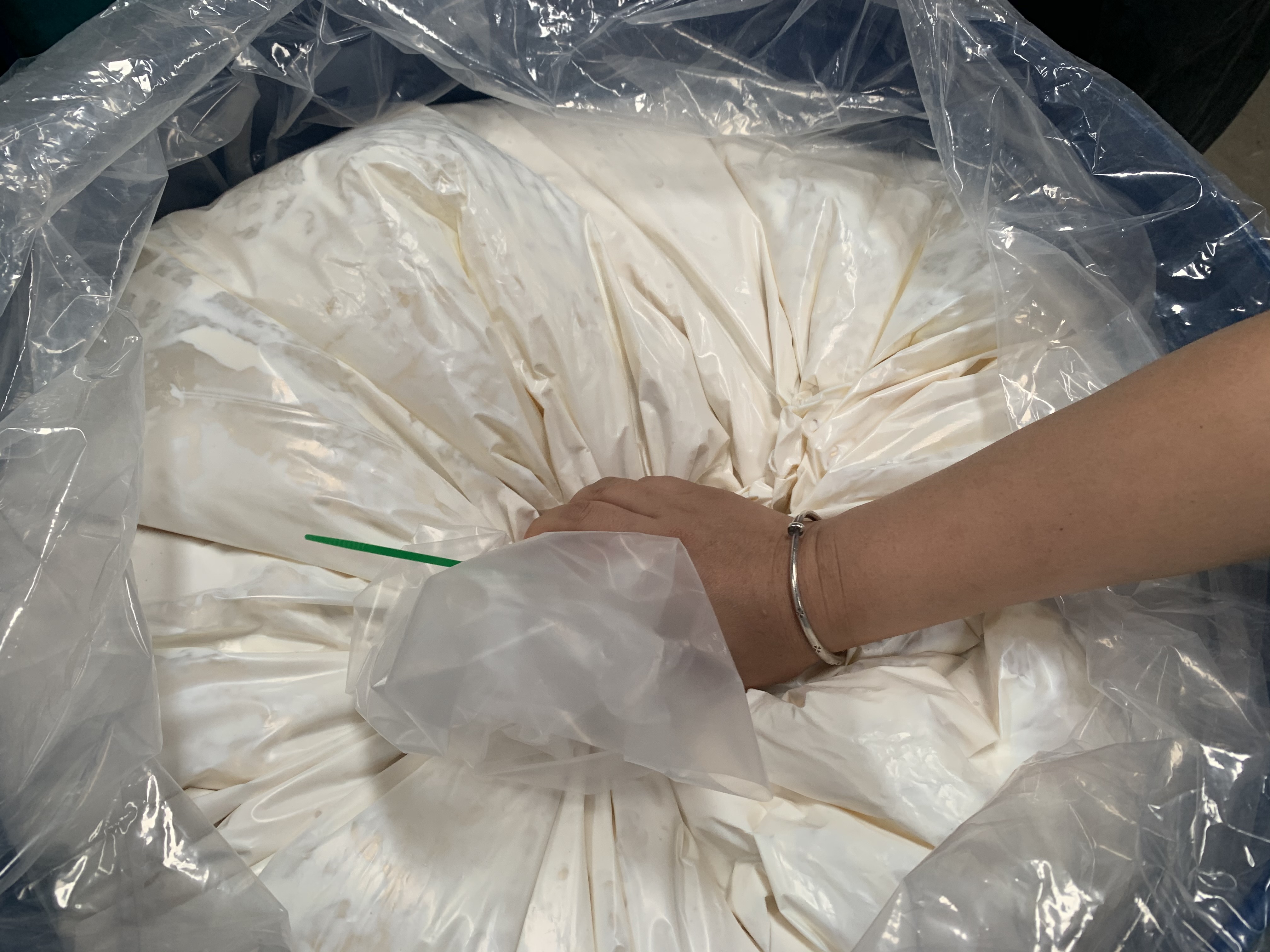 金立基特種紙材質(zhì)包禮盒膠批發(fā)